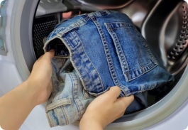 HOW TO GET YOUR JEANS OUT OF GREASE STAINS?